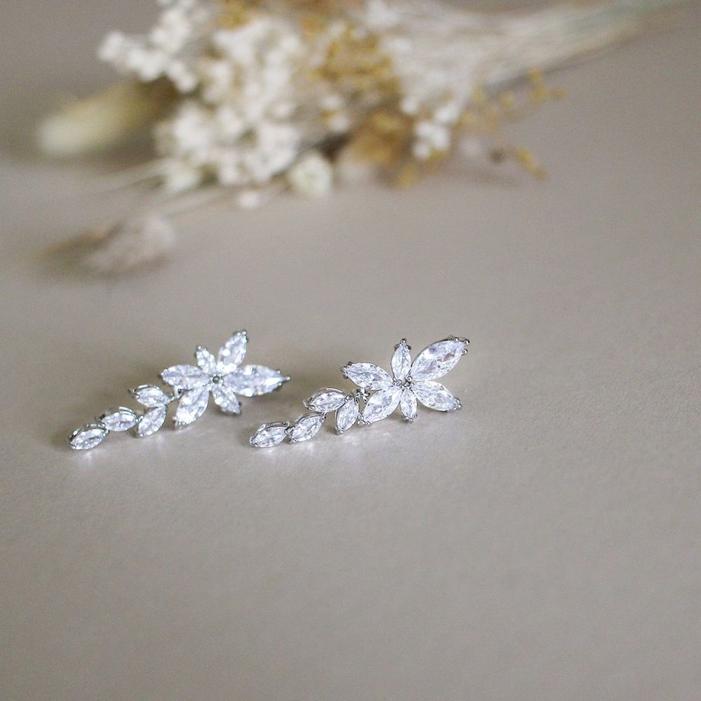 'Sophia' σκουλαρίκια σε ασημί , με κρύσταλλα ζιργκόν σε σχήμα που μοιάζουν με φυλλαράκια! - Image 4