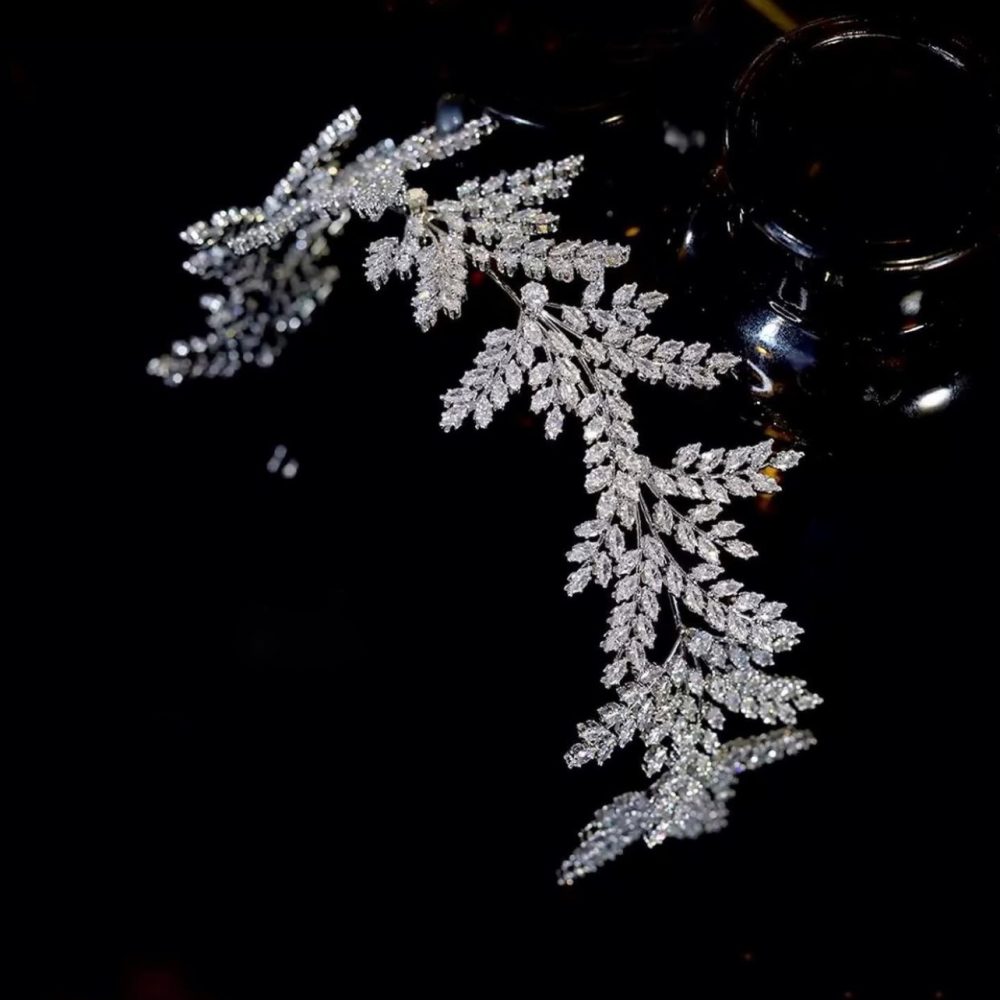 “Luna” πανέμορφο headpiece! Με πάρα πολύ λαμπερούς κρύσταλλους απόλυτης καθαρότητας! Ταιριάζει με ευκολία με όλα τα στυλ νυφικών! - Image 8