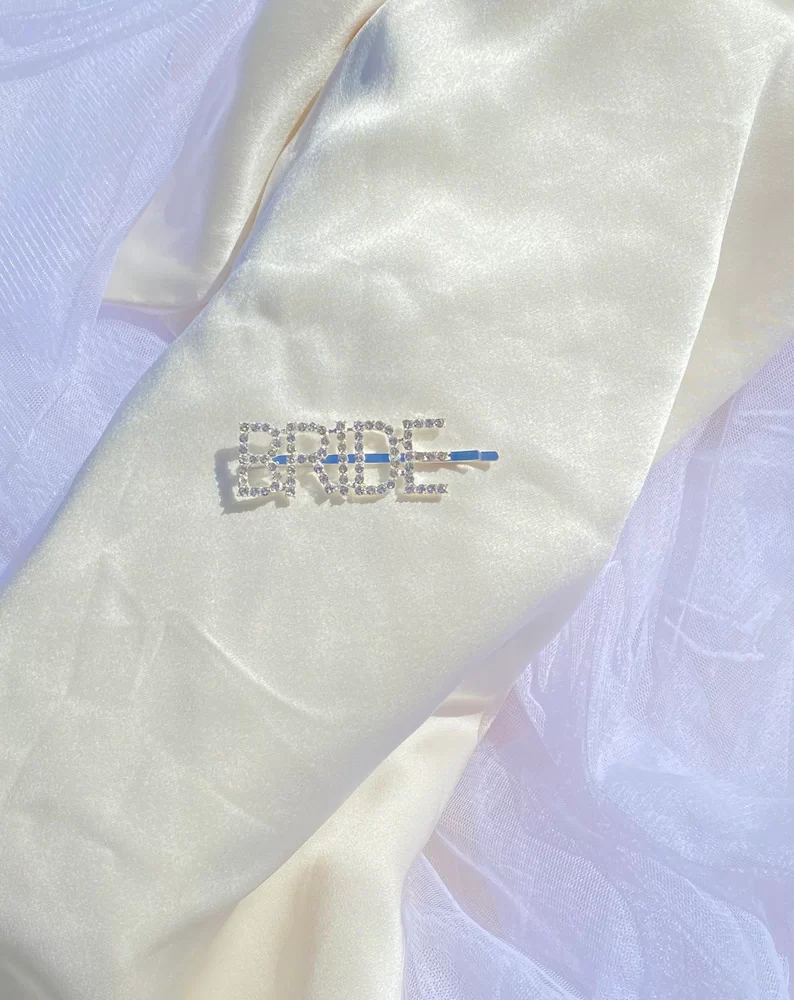 “BRIDE” hairpin! Ασημί τσιμπιδάκι μαλλιών με στρας! Ιδανικό για το μπάτσελορ πάρτυ ή για το look στη φωτογράφιση γάμου! - Image 2