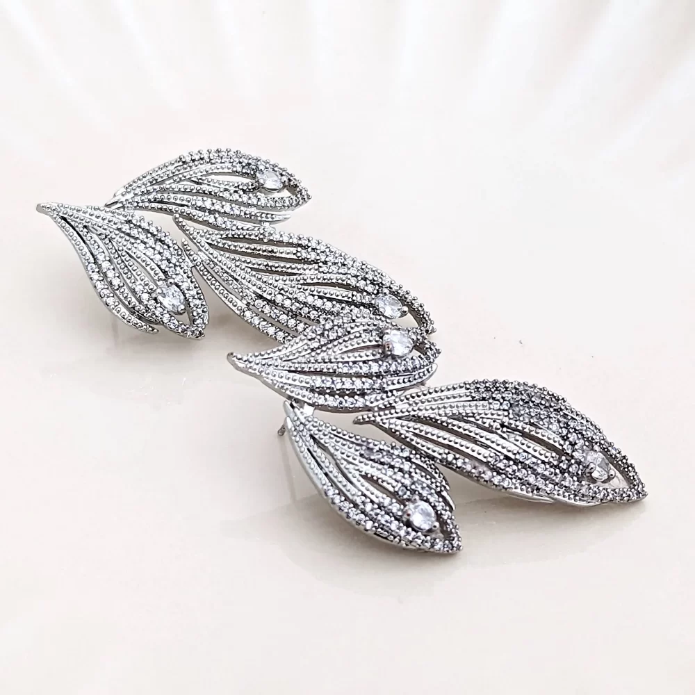 «Chevron» μεγάλα σκουλαρίκια σε εντυπωσιακό σχεδιασμό φύλλων , στολισμένα με κρυσταλλάκια! - Image 2