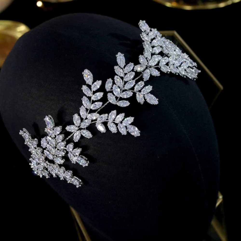 “Luna” πανέμορφο headpiece! Με πάρα πολύ λαμπερούς κρύσταλλους απόλυτης καθαρότητας! Ταιριάζει με ευκολία με όλα τα στυλ νυφικών! - Image 8