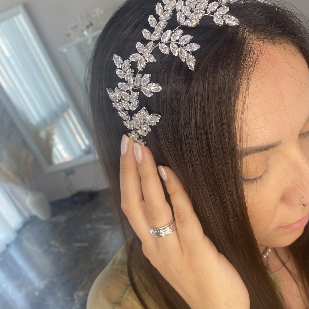 “Luna” πανέμορφο headpiece! Με πάρα πολύ λαμπερούς κρύσταλλους απόλυτης καθαρότητας! Ταιριάζει με ευκολία με όλα τα στυλ νυφικών! - Image 11