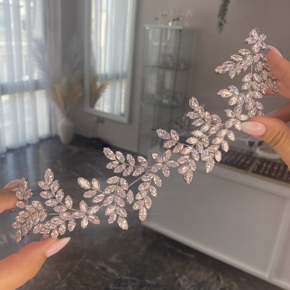 “Luna” πανέμορφο headpiece! Με πάρα πολύ λαμπερούς κρύσταλλους απόλυτης καθαρότητας! Ταιριάζει με ευκολία με όλα τα στυλ νυφικών! - Image 9