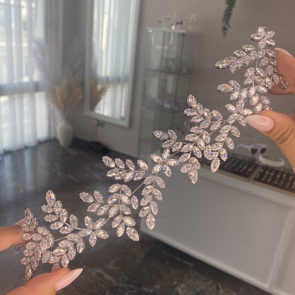 “Luna” πανέμορφο headpiece! Με πάρα πολύ λαμπερούς κρύσταλλους απόλυτης καθαρότητας! Ταιριάζει με ευκολία με όλα τα στυλ νυφικών! - Image 3