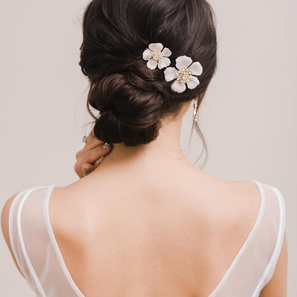 Σετ πανέμορφα χτενάκια «Daphne» . Σε σχήμα λουλουδιού, στολισμένα με κρύσταλλα, αποτελούν ιδανική επιλογή για ένα ρομαντικό look! - Image 2