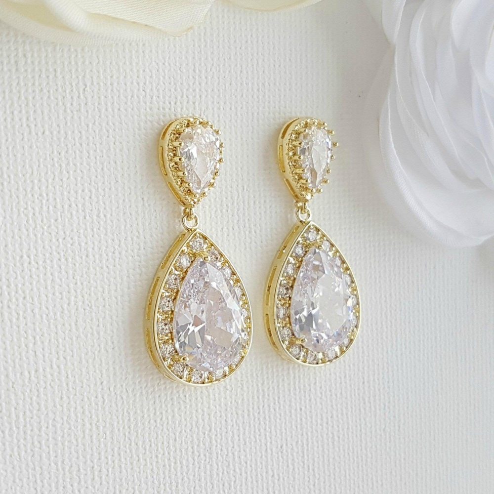 “Classic beauty” σκουλαρίκια σε χρυσό με διαχρονικό στυλ και ανώτερης ποιότητας κρύσταλλα ζιργκόν! - Image 4