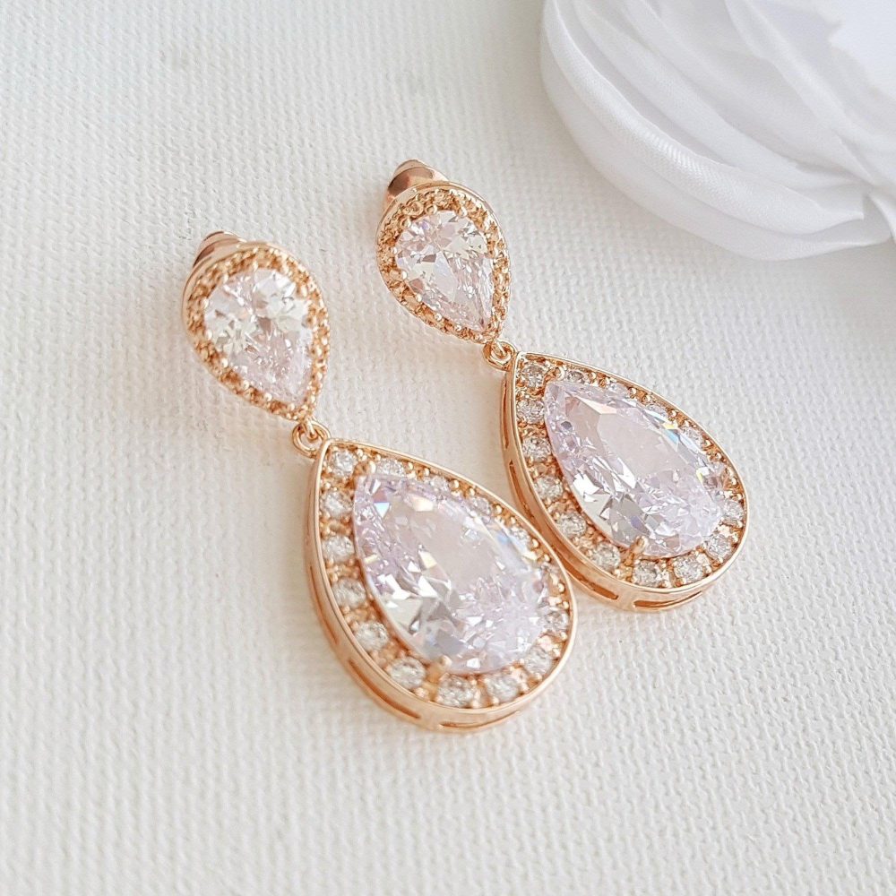 “Classic beauty” σκουλαρίκια σε ροζ χρυσό με διαχρονικό στυλ και ανώτερης ποιότητας κρύσταλλα ζιργκόν! - Image 4