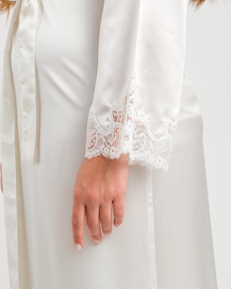 Μάξι ρόμπα σατέν με δαντέλα στο μανίκι! - Image 2