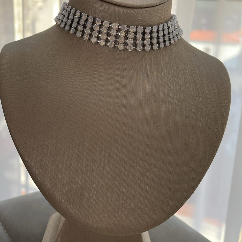 “The white choker” πανέμορφο κολιέ τσόκερ με λαμπερά Swarovski σε ημιδιάφανη γαλακτερή απόχρωση! - Image 4