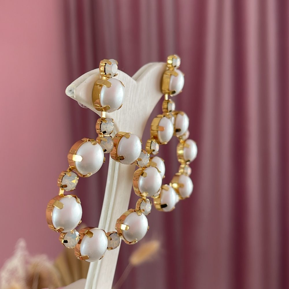 “Krysèl” gold , εντυπωσιακοί oversize κρίκοι στολισμένοι με πέρλες και λαμπερά Swarovski! - Image 2