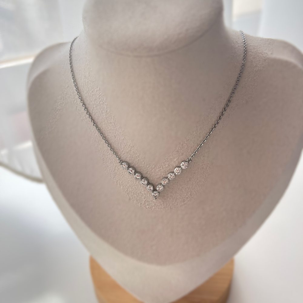 The «V» necklace! Κολιέ για διακριτικό στόλισμα του λαιμού , δεμένο ατσάλι με ζιργκονάκια! - Image 3
