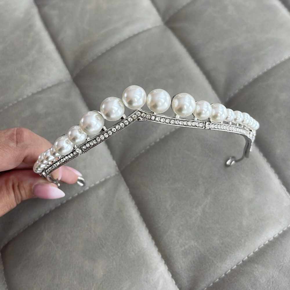 “Alyssa” κομψή καμπυλωτή τιάρα, στολισμένη με πέρλες & λαμπερά ζιργκονάκια! - Image 2