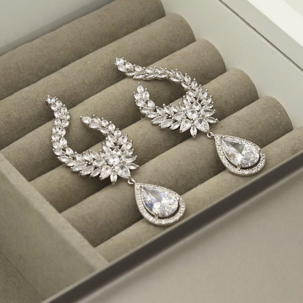 «Pristine» εξαιρετικού σχεδιασμού σκουλαρίκια από επιπλατινωμένο ασήμι & εξαιρετικής ποιότητας ζιργκόν! - Image 4