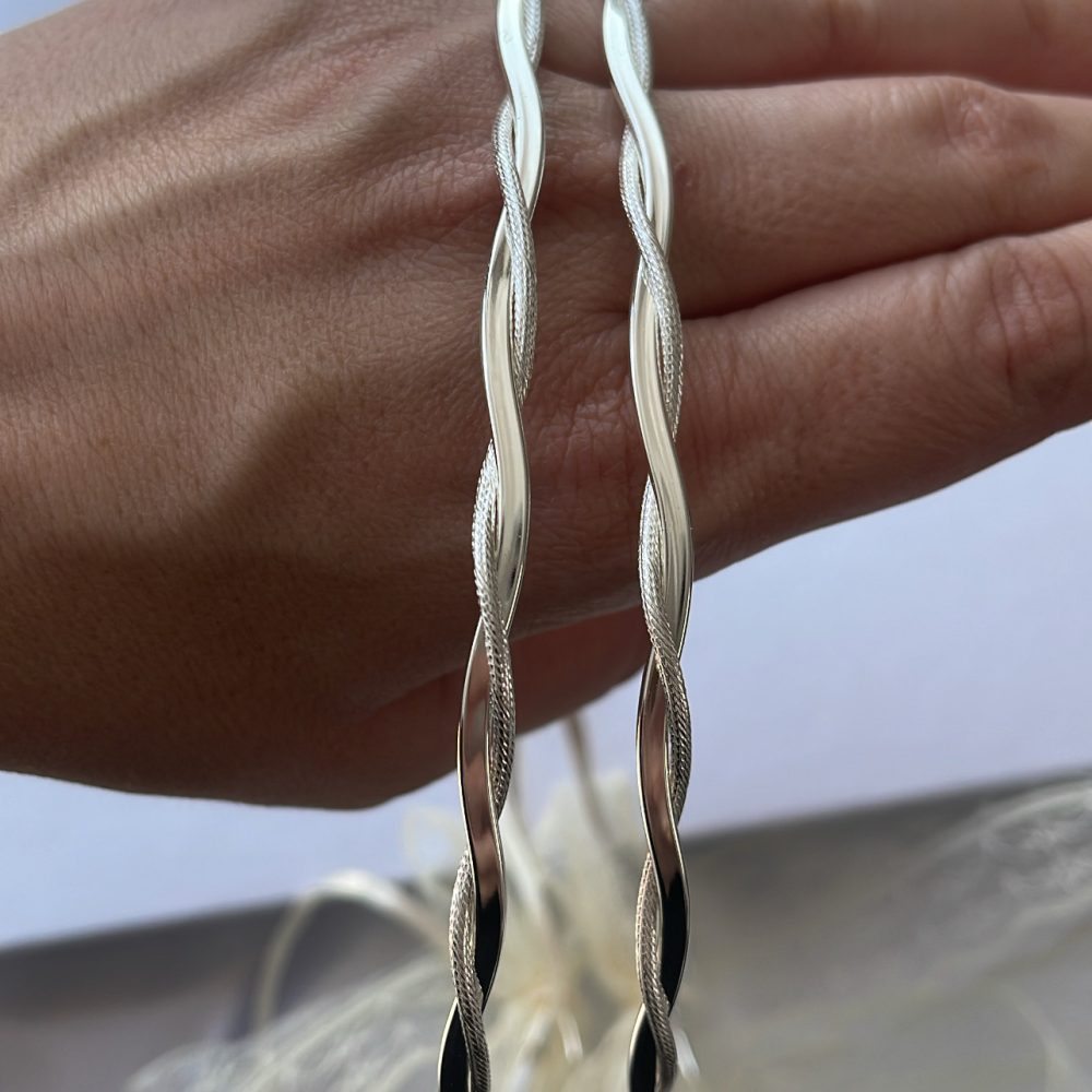 “Everlasting” λαμπερά στέφανα γάμου σε ασημί! Με λείες & σαγρέ καμπύλες , που δένουν κυματιστά μεταξύ τους!