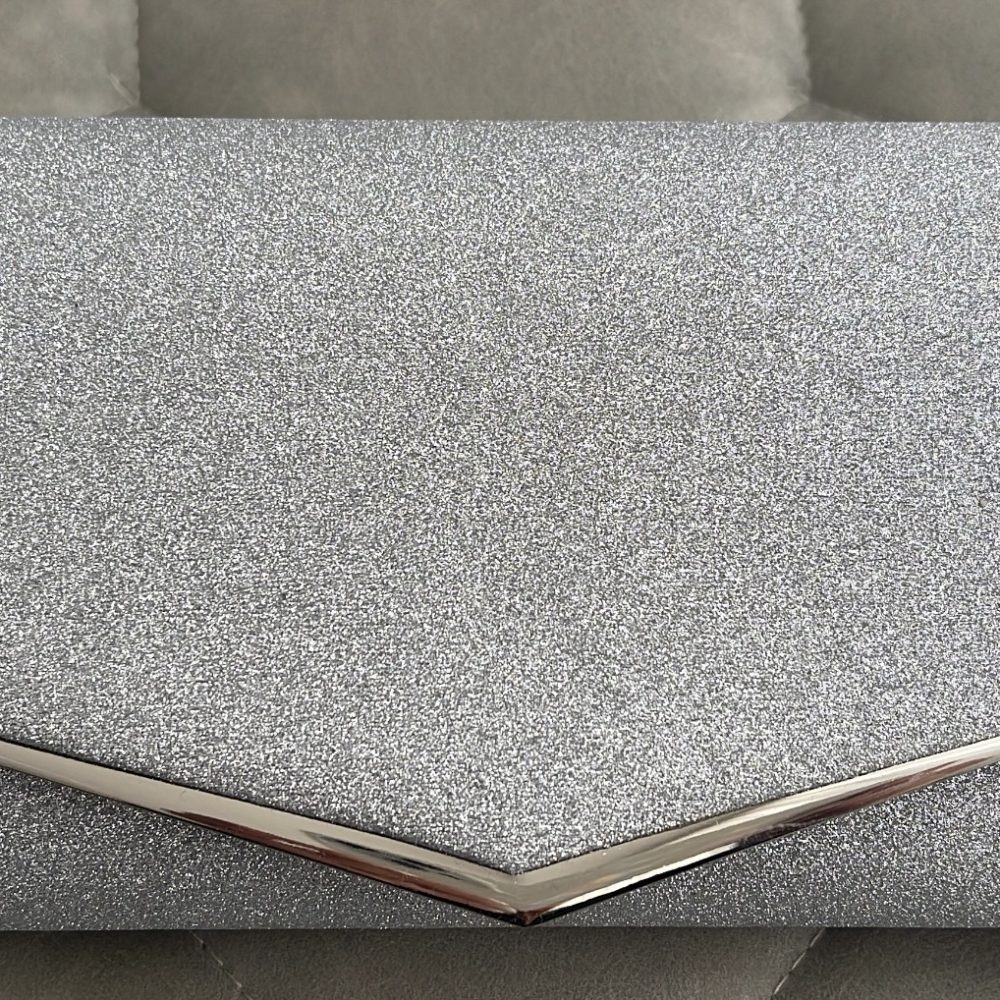 Τσάντα φάκελος ασημί Arrow με λεία μεταλλική λεπτομέρεια! - Image 3