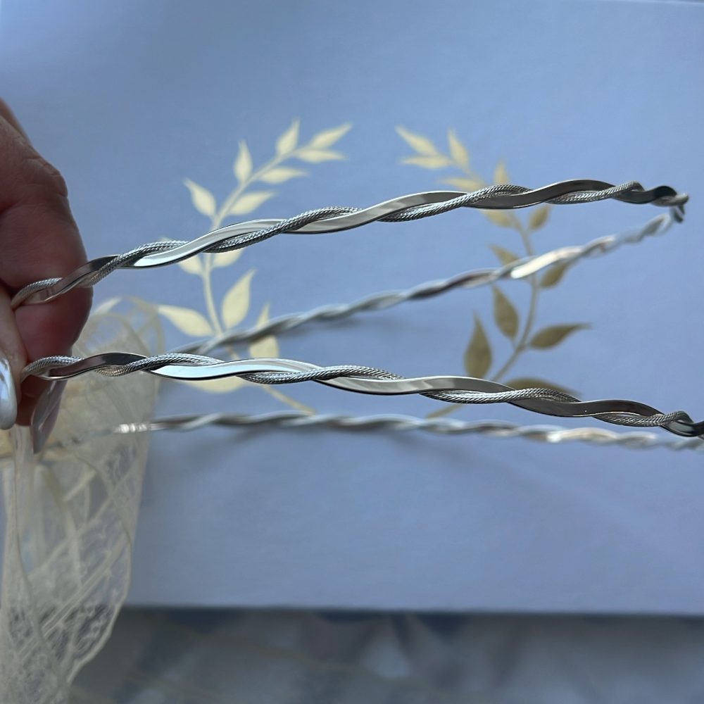 “Everlasting” λαμπερά στέφανα γάμου σε ασημί! Με λείες & σαγρέ καμπύλες , που δένουν κυματιστά μεταξύ τους! - Image 2