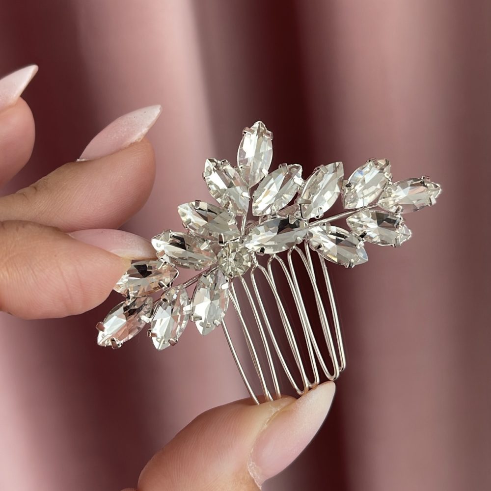 Μικρό ασημί χτενάκι , ιδανικό για το πλάι και για στόλισμα του σινιόν! - Image 2