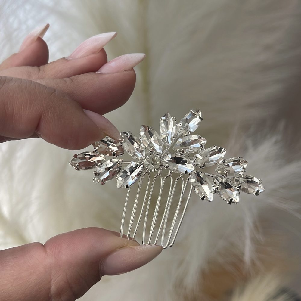 Μικρό ασημί χτενάκι , ιδανικό για το πλάι και για στόλισμα του σινιόν! - Image 1