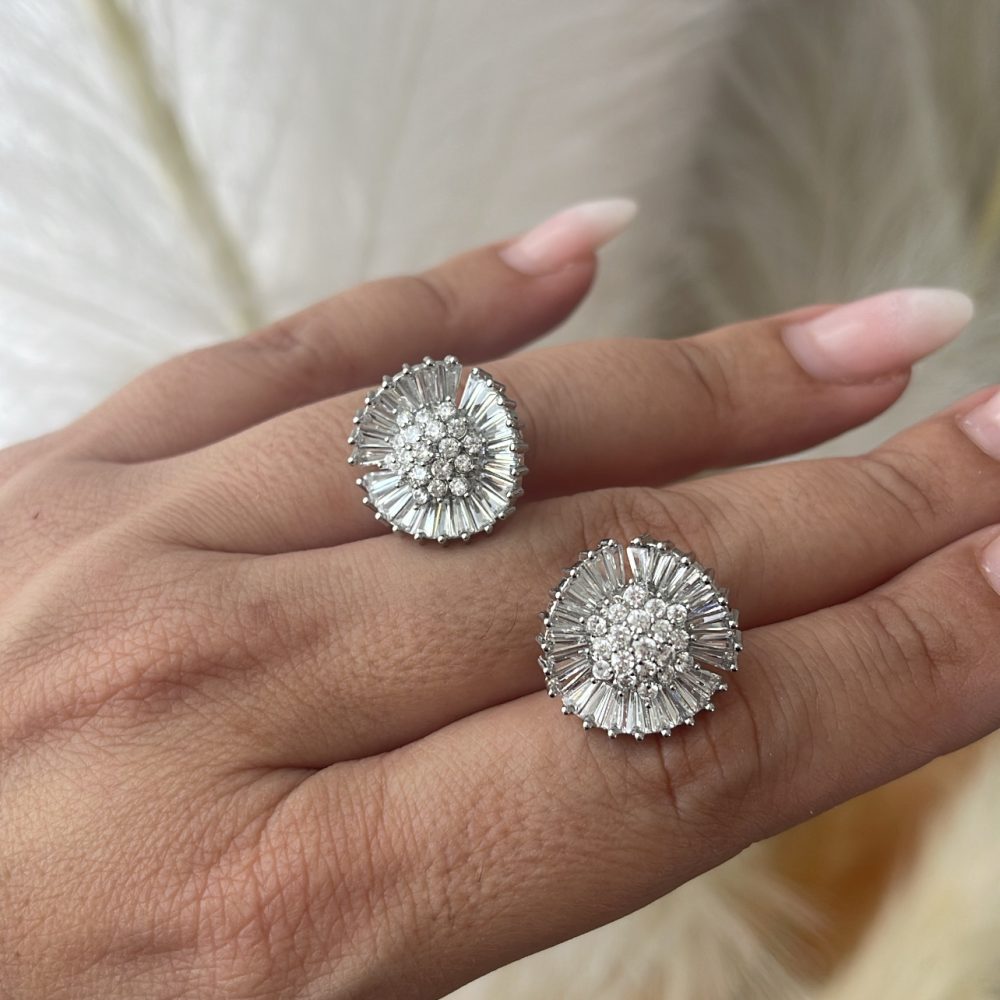 Λαμπερό statement σκουλαρίκι με κλιπ!