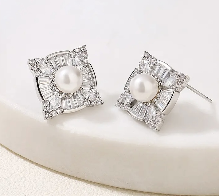 “Daphne” κομψά διαχρονικά σκουλαρίκια , με ζιργκόν & πέρλα!