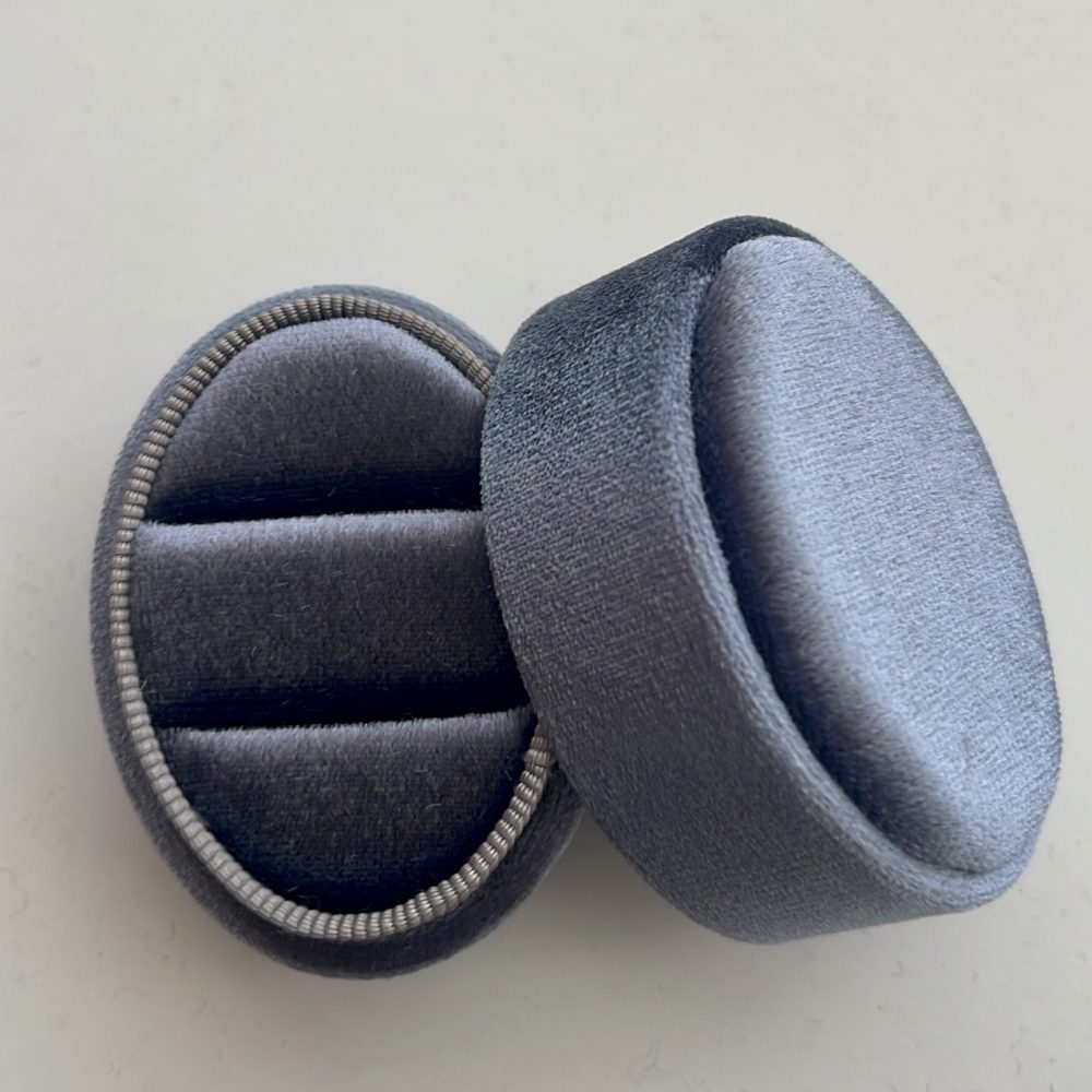 Οβάλ βελούδινο κουτί για βέρες, σε γαλάζιο/γκρί! - Image 2