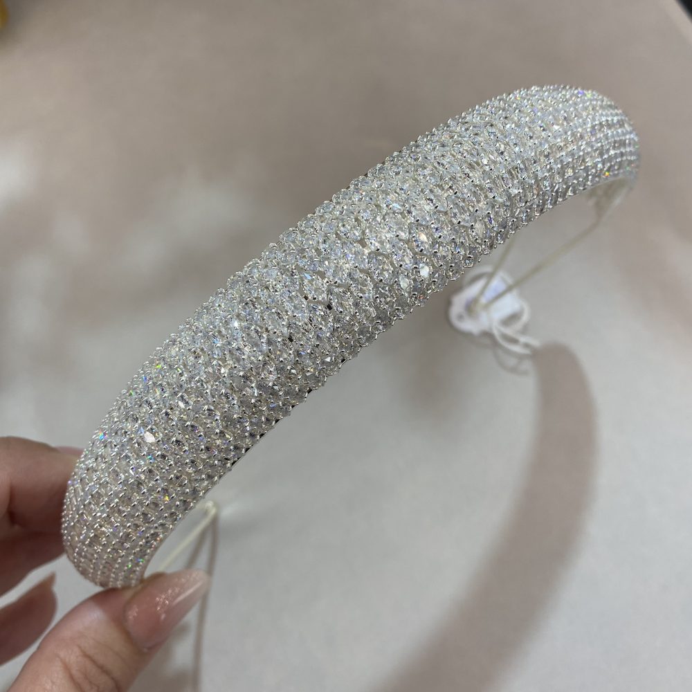 «Effortless» στυλάτο headpiece, μοναδικού σχεδιασμού! Εξολοκλήρου στολισμένο με υπέρλαμπρα ζιργκόν!