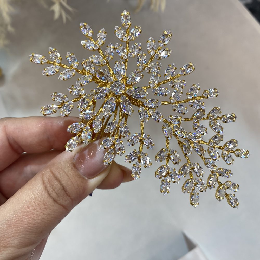 “Pinelopi” πανέμορφο λαμπερό χτενάκι σε χρυσό με γνήσια ζιργκόν! Ιδανικό για πιάσιμο στο πλάι!