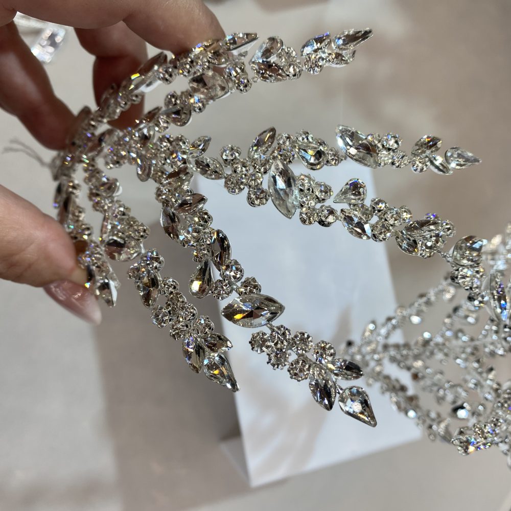 “Bella Dona” λαμπερό headpiece στολισμένο με διάφανα κρύσταλλα!