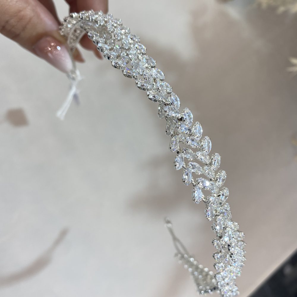 «Twisted Curl» πανέμορφη στέκα με ζιργκόν εξαιρετικής λάμψης!