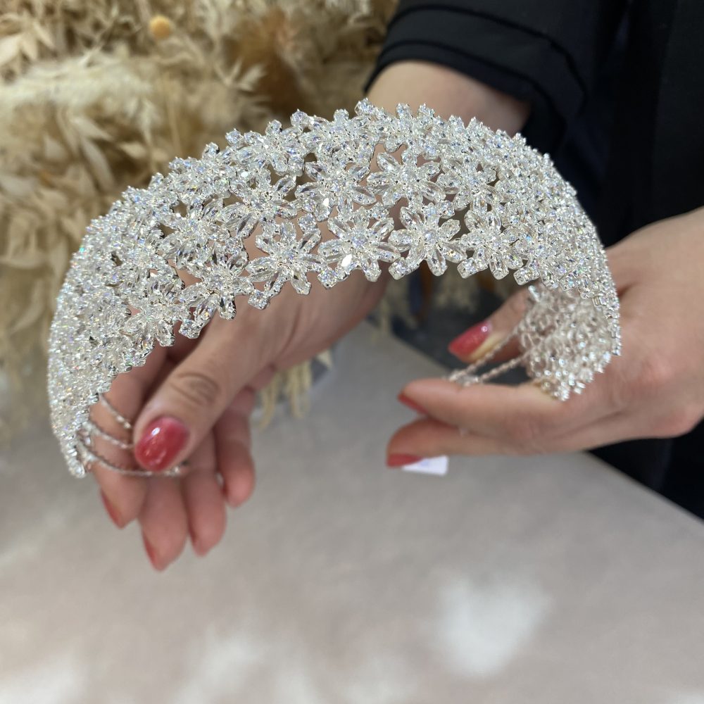 “Joli Joli” απόλυτα εντυπωσιακό headpiece! Στολισμένο με λαμπερά ζιργκόν κορυφαίας λάμψης!