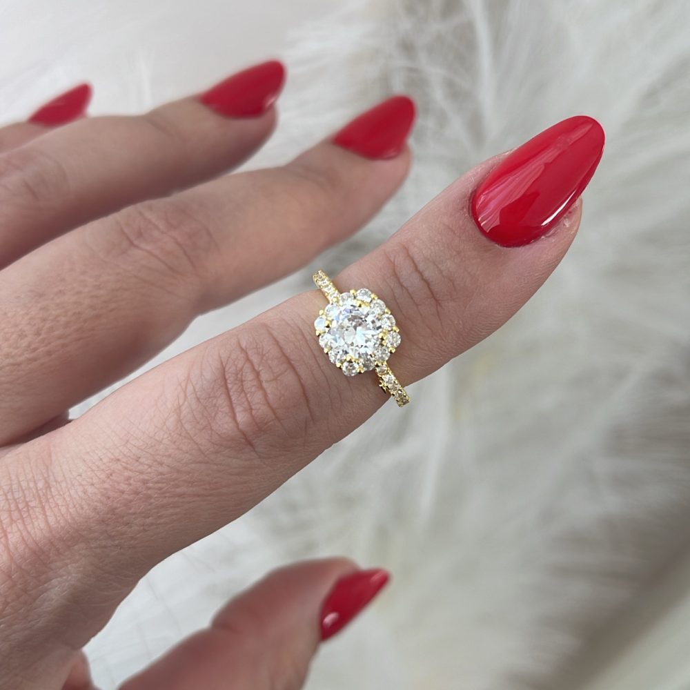 Χρυσό μονόπετρο δαχτυλίδι, διαχρονικής κοπής! Από επιχρυσωμένο ασήμι •925 & ζιργκόν!