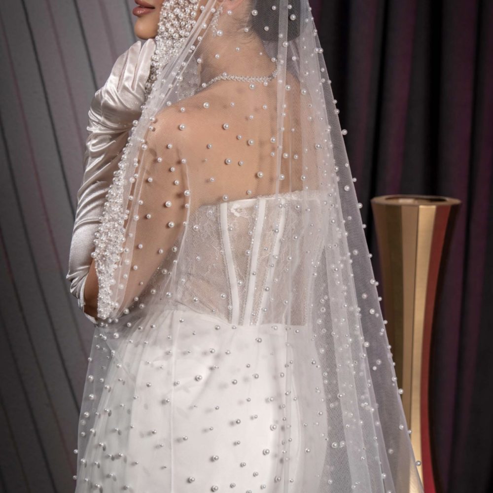 Νυφικό πέπλο απόλυτα εντυπωσιακό, εξολοκλήρου στολισμένο στο χέρι με πέρλες! Ιδανικό για όσες επιθυμούν εντυπωσιακό look με λεπτομέρεια στις πέρλες! - Image 4