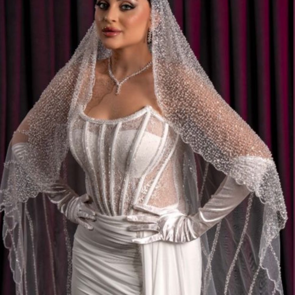 Εντυπωσιακό πέπλο στολισμένο στο χέρι με διάφανα κρυσταλλάκια & πολύ μικρές περλίτσες «χαβιάρι»! Ιδανικό για να φορεθεί με Mikado νυφικά!! - Image 2