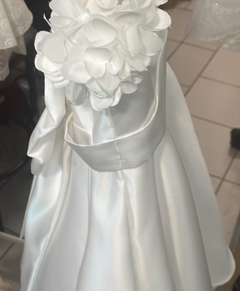 Πανέμορφο φόρεμα για παρανυφάκια! Φτιαγμένο στο χέρι & στολισμένο με ανθάκια και περλίτσες! - Image 3