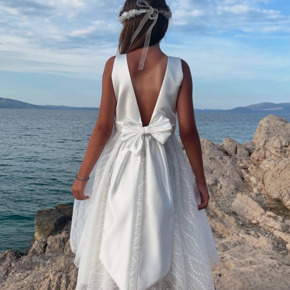 Minimal και διαχρονικό φόρεμα για παρανυφάκια! Ραμμένο στο χέρι & στολισμένο με δαντέλα με γκλίτερ! - Image 5