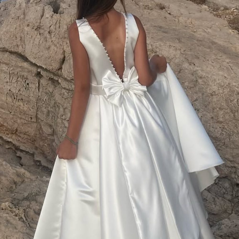 Minimal και διαχρονικό φόρεμα για παρανυφάκια! Ραμμένο στο χέρι & στολισμένο με κομψές πέρλες! - Image 2