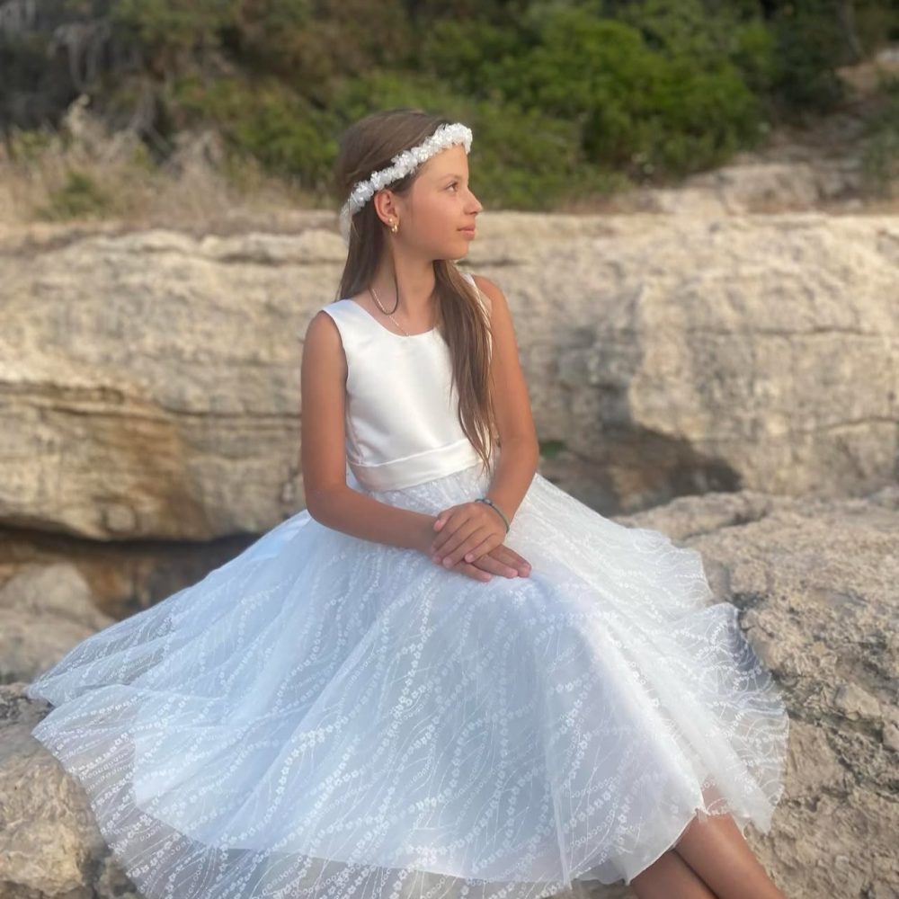 Minimal και διαχρονικό φόρεμα για παρανυφάκια! Ραμμένο στο χέρι & στολισμένο με δαντέλα με γκλίτερ! - Image 6