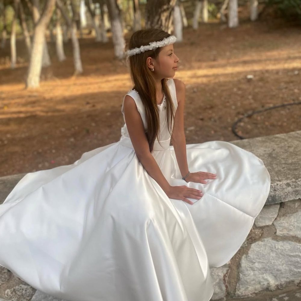 Minimal και διαχρονικό φόρεμα για παρανυφάκια! Ραμμένο στο χέρι & στολισμένο με κομψές πέρλες! - Image 4