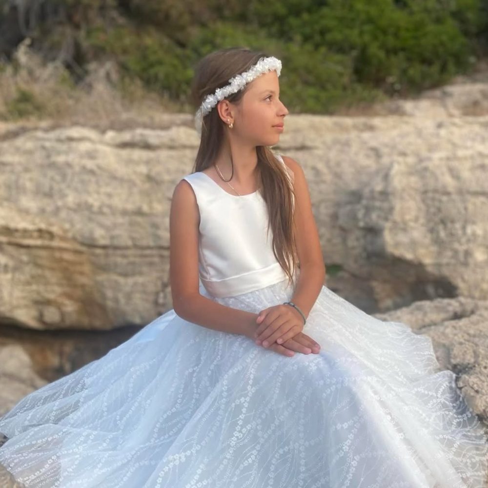 Minimal και διαχρονικό φόρεμα για παρανυφάκια! Ραμμένο στο χέρι & στολισμένο με δαντέλα με γκλίτερ! - Image 4