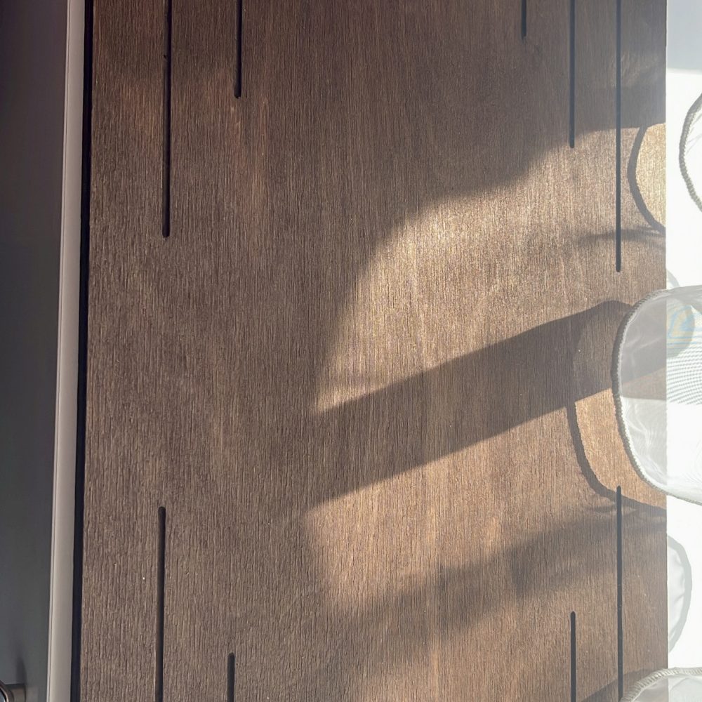 Ξύλινος δίσκος με minimal χρυσά χερούλια!