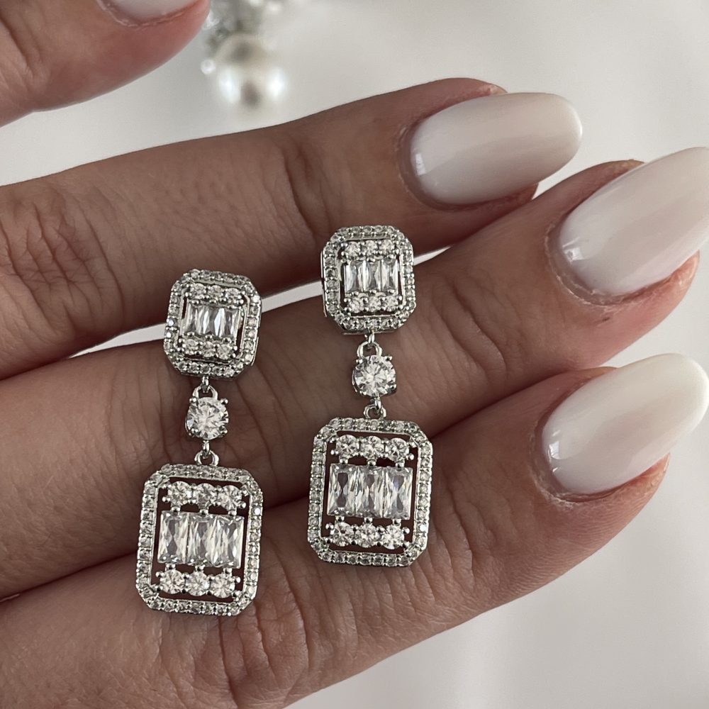 «Kenzie» σκουλαρίκια μεσαίου μεγέθους, επιπλατινωμένα με γνήσια ζιργκόν!