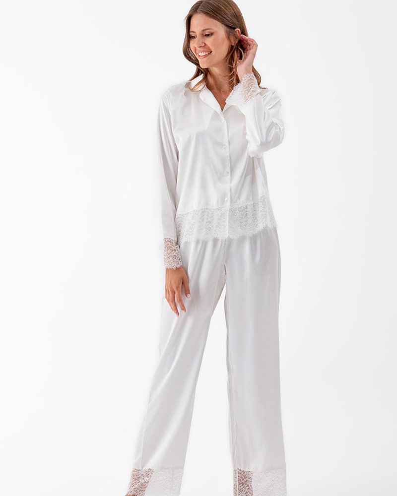 Νυφική πυζάμα από απαλό σατέν!